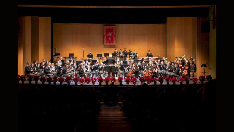 La Unió Musical de Torrent arranca el seu 50 aniversari amb un concert de la seua banda simfònica en la plaça de l'Església