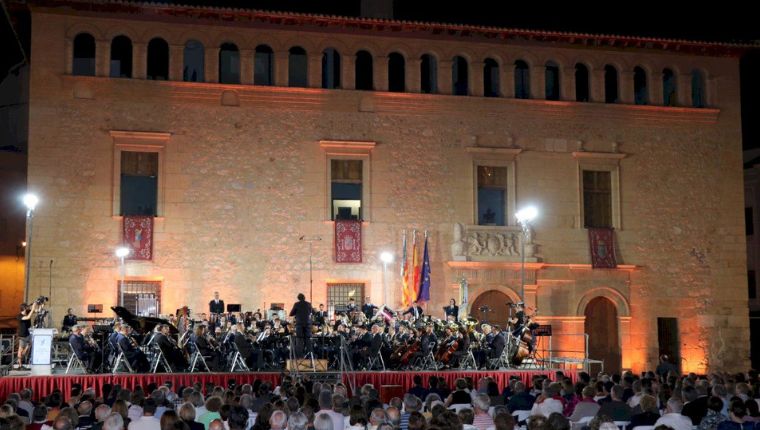 La Primitiva i la Unió Musical oferixen grans interpretacions en el Concert de les Bandes de Llíria